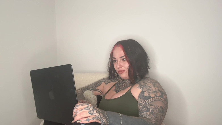 Miss Valentina: वित्तीय वर्चस्व में आसान 3