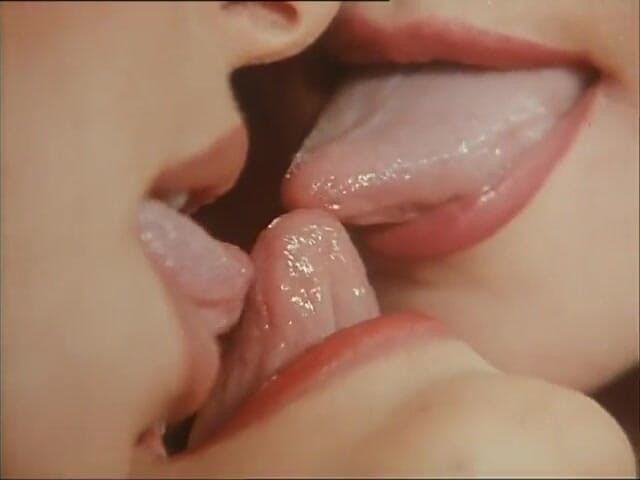 Lesbian Illusion: 털이 무성한 보지를 사랑하는 레즈