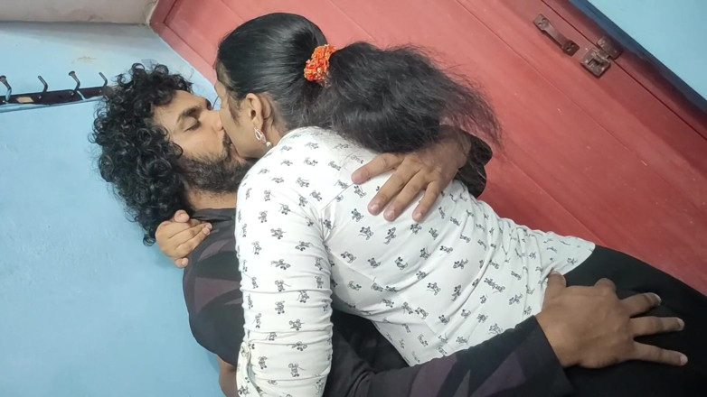 Vaigavarun45: Verrouillage long des lèvres avec baise torride, verrouillage à lèvres et...