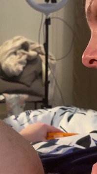 Leitura interrompida! Desta vez, ao contrário - esposa amadora dá cabeça para seu marido e takin todo o esperma que ela pode obter