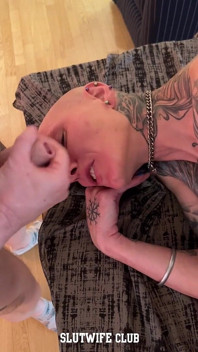 Vilja svázané těsné facky, bičování zadku, protahování krku a bušení díry (část 2)