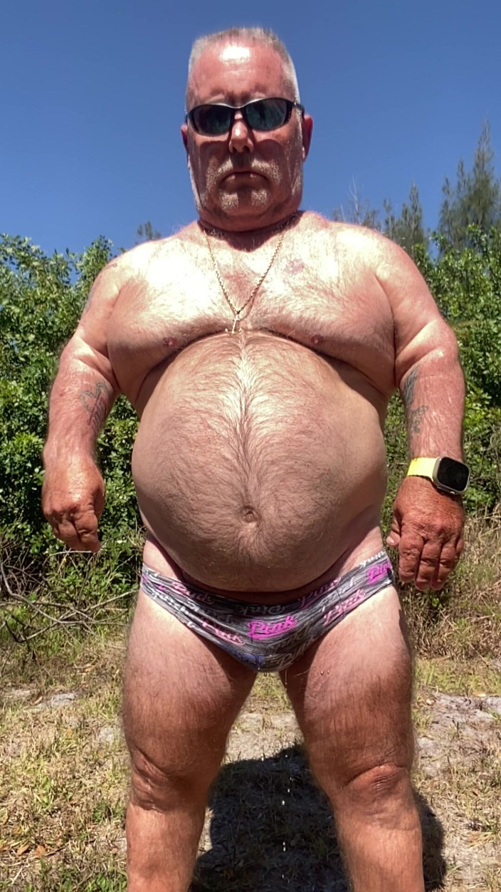 Mark Fletcher: マーク・フレッチャー、濡れた尿で濡れたパンティが森でイキ、年を重ねる