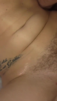 Gabriella Paltrova leva o pau enorme do papai para foda matinal