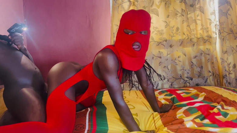 Mello Noir: Un Voisin Sert Sa Grosse Bite