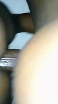Londiq baise la belle-mère de son meilleur ami dans une chambre d’hôtel