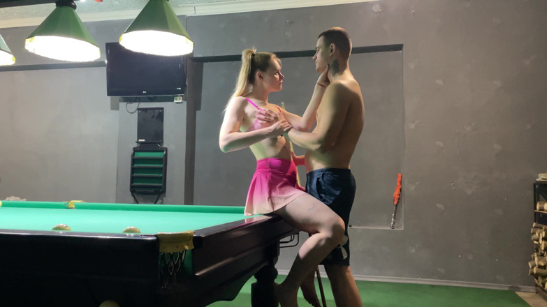 HotPrincessUA: Abandon de lutte : elle me broie sur une table de...