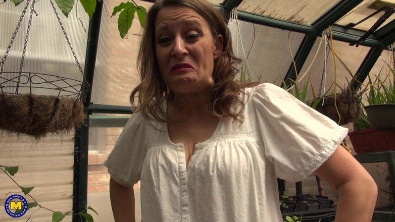 Mature NL: Safada Madura MILF Indigo Está Se Divertindo Muito Consigo Mesma...
