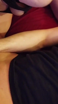 Seks analny i usta pełne spermy. POV dildo podwójna penetracja