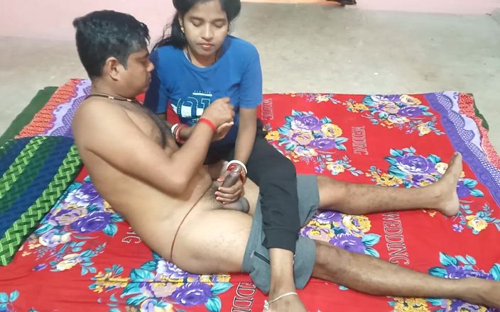 Sumitra-bhabi: Abang tiri membuatkan adik tiri berbogel dan mengongkeknya