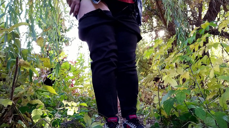 Elena: Powerful outdoor pissing by Russian stepmom