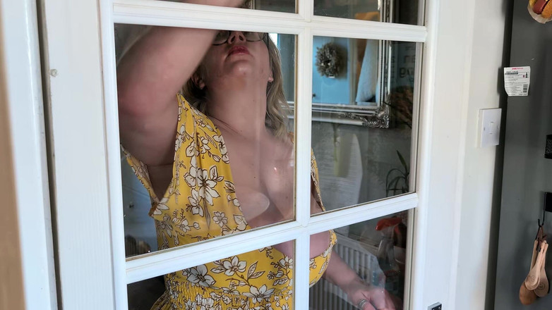 JessieHH: Mommys Chores Free Sfw