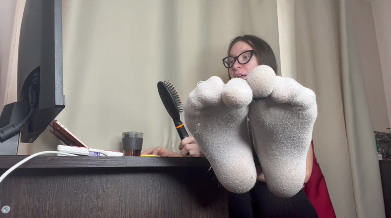 Skinny_lady69: Łaskotanie Tortre, Szczoteczka do włosów i szczoteczka do zębów na...