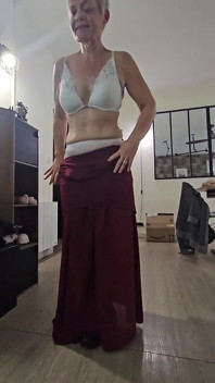 Phụ kiện gợi cảm với một MILF trưởng thành đĩ