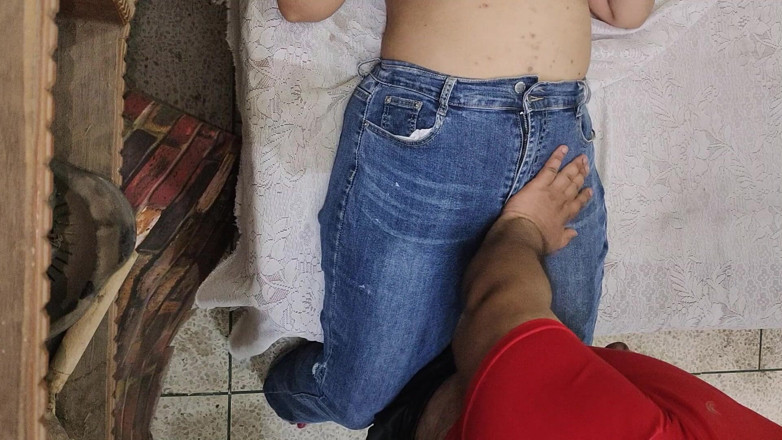 aliabegum: Husägaren knullade sin rumspojke, riktig analsex, desi hardcore sex, full...