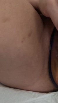 Pepek berair memancut ke dalam pam pepek