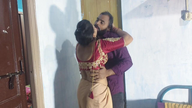Sona bhabhi: 갓 결혼한 인도 남편과 마누라 로맨스