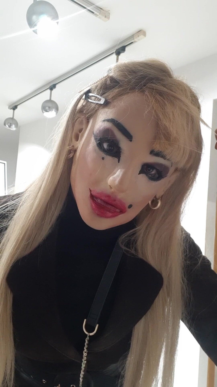 Tatiana Zorrita: Merokok ditangkap