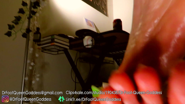 Dr. Foot Queen Goddess: Wet oil sole rub part 3