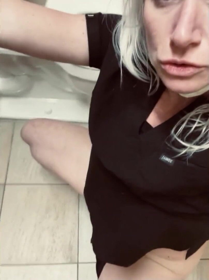 Porno angels: Başrolde Abbi Rhodes'un oynadığı check-up zamanı