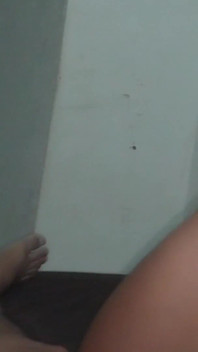 房东射在我的阴户里......哦不，我刚怀孕，至少我还要免费再交一个月的房租