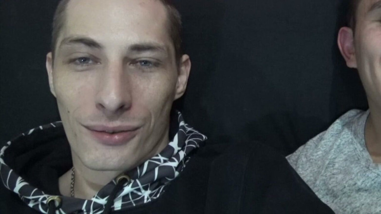 Sneaker Sex Kinky: Mladá Latjno šuká tetovaný chlap