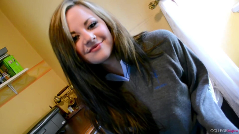 College Uniform: En Gris Con Tamsin K
