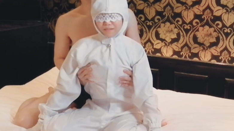 kawasakiBK: Temiz kıyafetler ve parmaklar içinde büyük memeli bir müfettişin kıyafetlerini çıkarıyor....