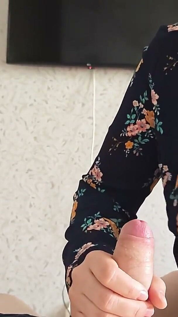 Meri-Mouse: Ha visto che ero senza mutandine e non ha potuto...
