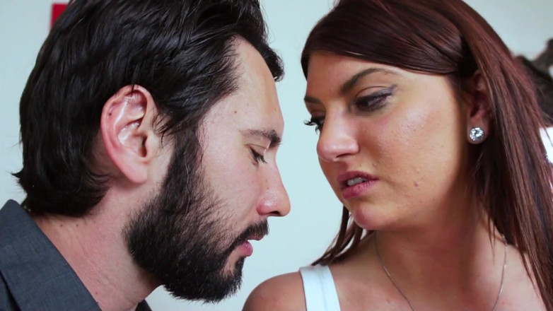 Dirty fantasy: Sesso bollente con il patrigno nella stanza della figliastra