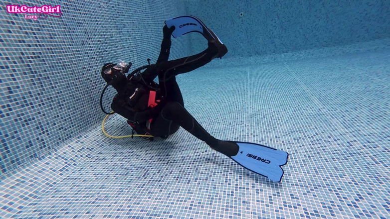 UKCuteGirl Lucy Lauren: Vintage Mask &amp; 8mm Wetsuit Underwater Scuba Bliss
