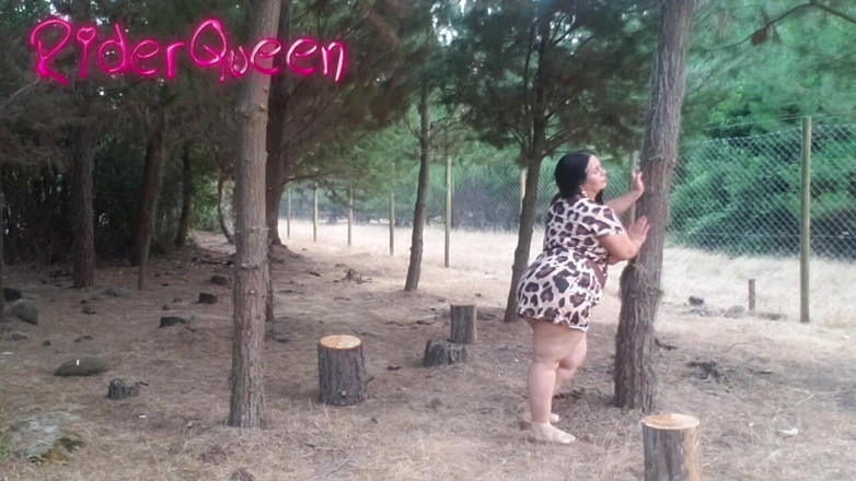 Riderqueen BBW Step Mom Latina Ebony: Uctívání zadku sexy macechy venku