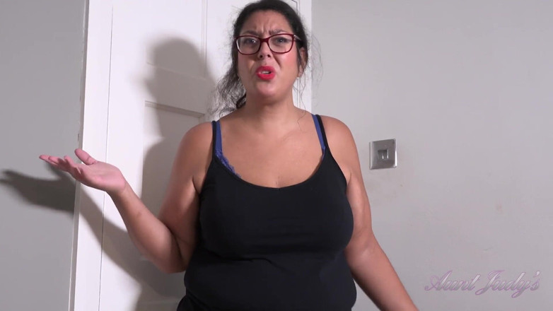 Aunt Judy's: Auntjudys - bare stanon vaali khoobsoorat vishaalkaay mahila makaan ka bana...