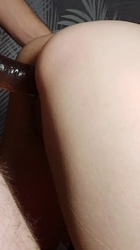 Chị kế của tôi thích nó khi tôi đụ lỗ hậu và âm hộ của cô ấy cùng một lúc với một dương vật giả khổng lồ