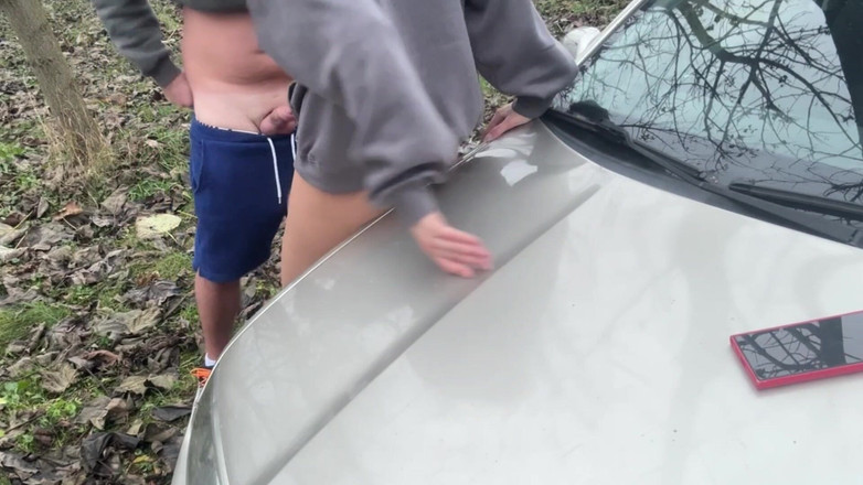 Christi: 公共场合的大学驾驶学生