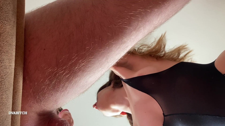 Dvabitch: Menina grossa chupa pau do namorado e goza na boca