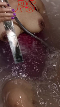 Indisches desi bhabhi heißes video in der badewanne