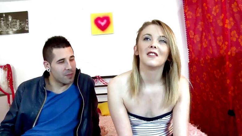 Real Home Made: Junges und sexy teen lutscht und reitet einen großen schwanz...