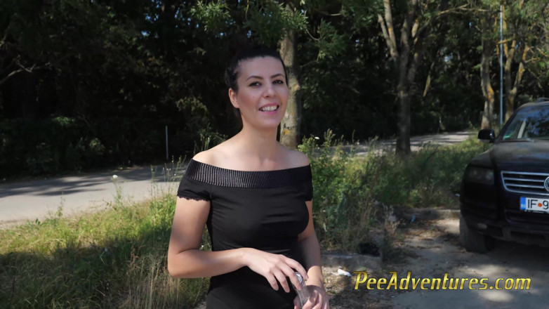 Pee Adventures: Późno na spotkanie musiałem wyciągnąć i siusiu na zewnątrz