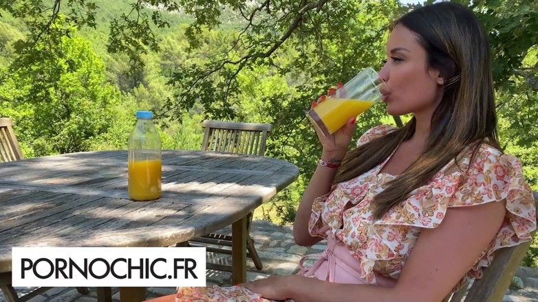 Pornochic: Seks bertiga Anissa Kate pada cuti