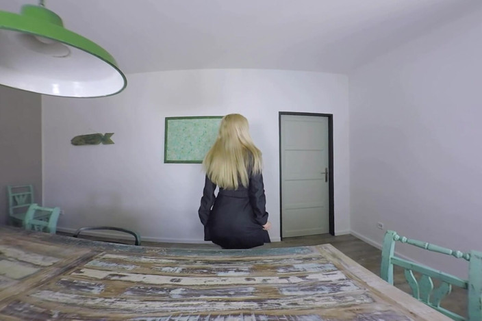 RealityLovers VR original: Exhibitionist Girl