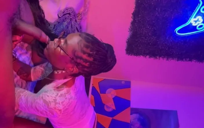 Lauryndrill: Pt 1 of That Pretty Ass BBC Digging in Me