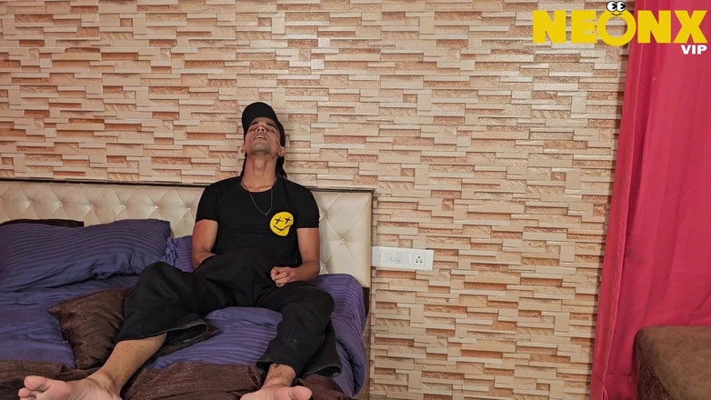 Neonx VIP studio: Berkongkek liar dan kotor dengan pasangan desi yang baru berkahwin