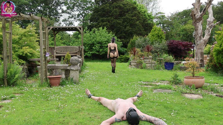 Training Zero: Marido esclavo azotado - esclavitud al aire libre