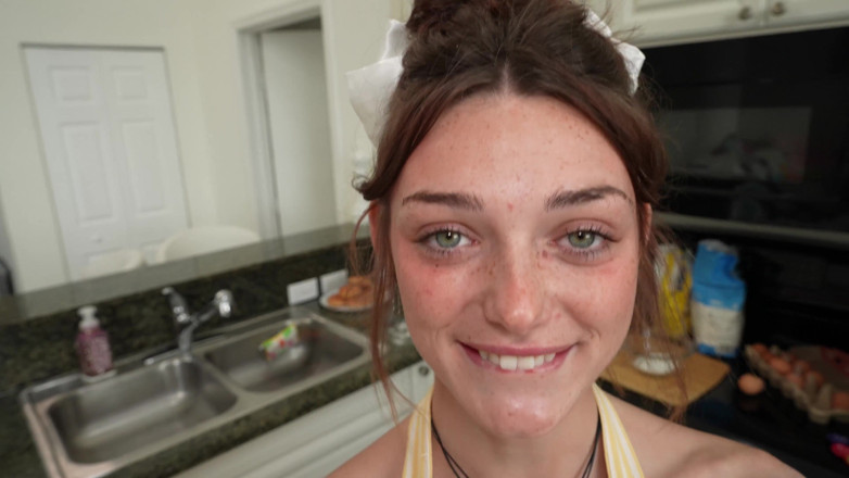 Teen StepSis: Ma demi-sœur Daisy Love cuit et squirte sur ma bite...