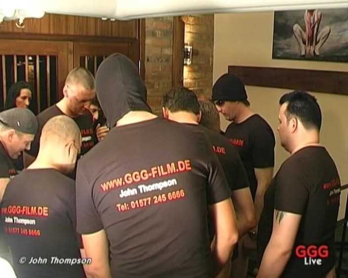 Limitless and Special: GGG ジョン・トンプソン、若いスリムなエッチな精子が好き