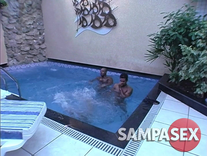 Sampasexcom: Una bruna minuta mette alla prova i suoi limiti con...