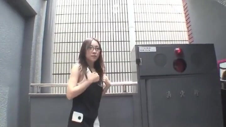 Time To Jerk Off: 털이 무성한 보지의 매력적인 아시아 창녀가 존나게 따먹히네
