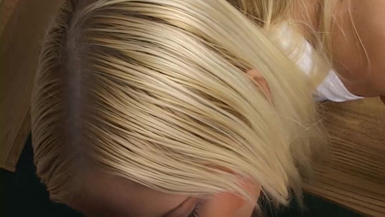 Oldschool X: Blond milf daje niechlujne obciąganie i dostaje spust na cycki