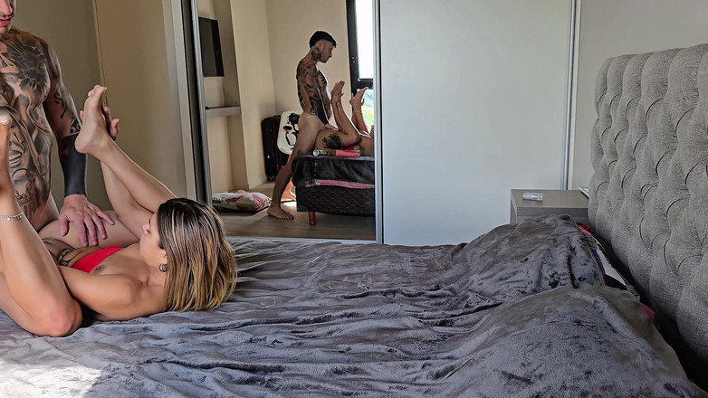 Young big apple: Pareja Amateur Tienen Sexo Por La Mañana. Doble Penetracion