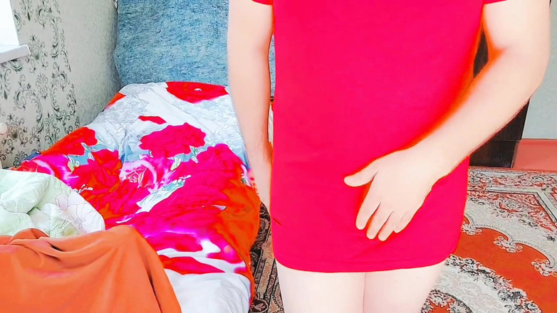 Kitty_Cross: Adorable mariquita ajustando la diadema con ríe chica